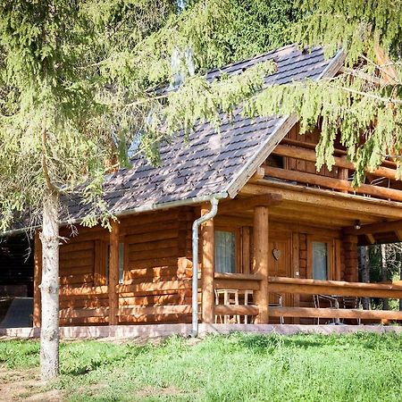 Manka Kisroenkhaz Villa Ispank ภายนอก รูปภาพ