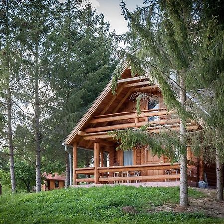 Manka Kisroenkhaz Villa Ispank ภายนอก รูปภาพ