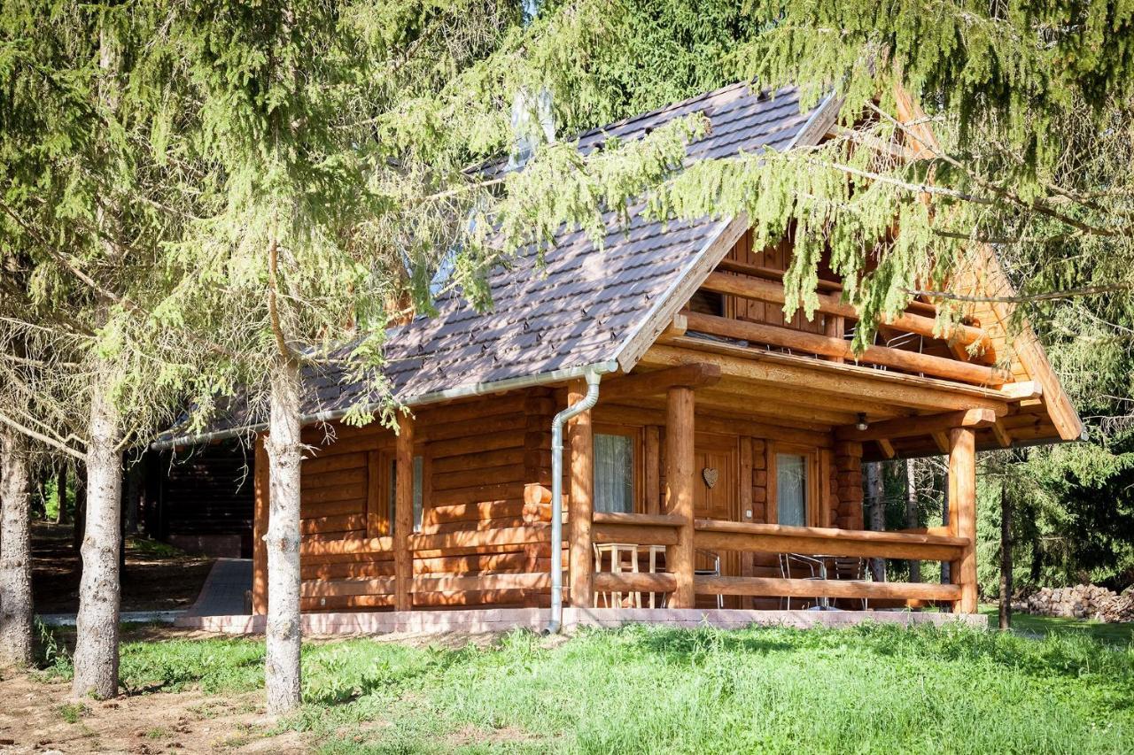 Manka Kisroenkhaz Villa Ispank ภายนอก รูปภาพ
